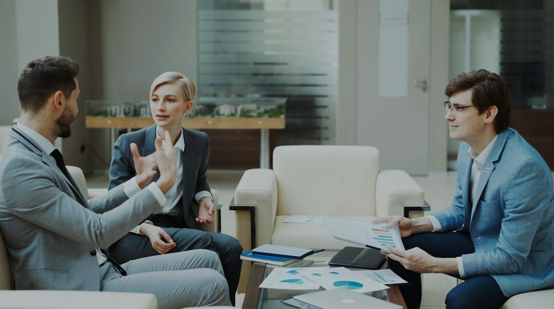 colleagues resolving conflict